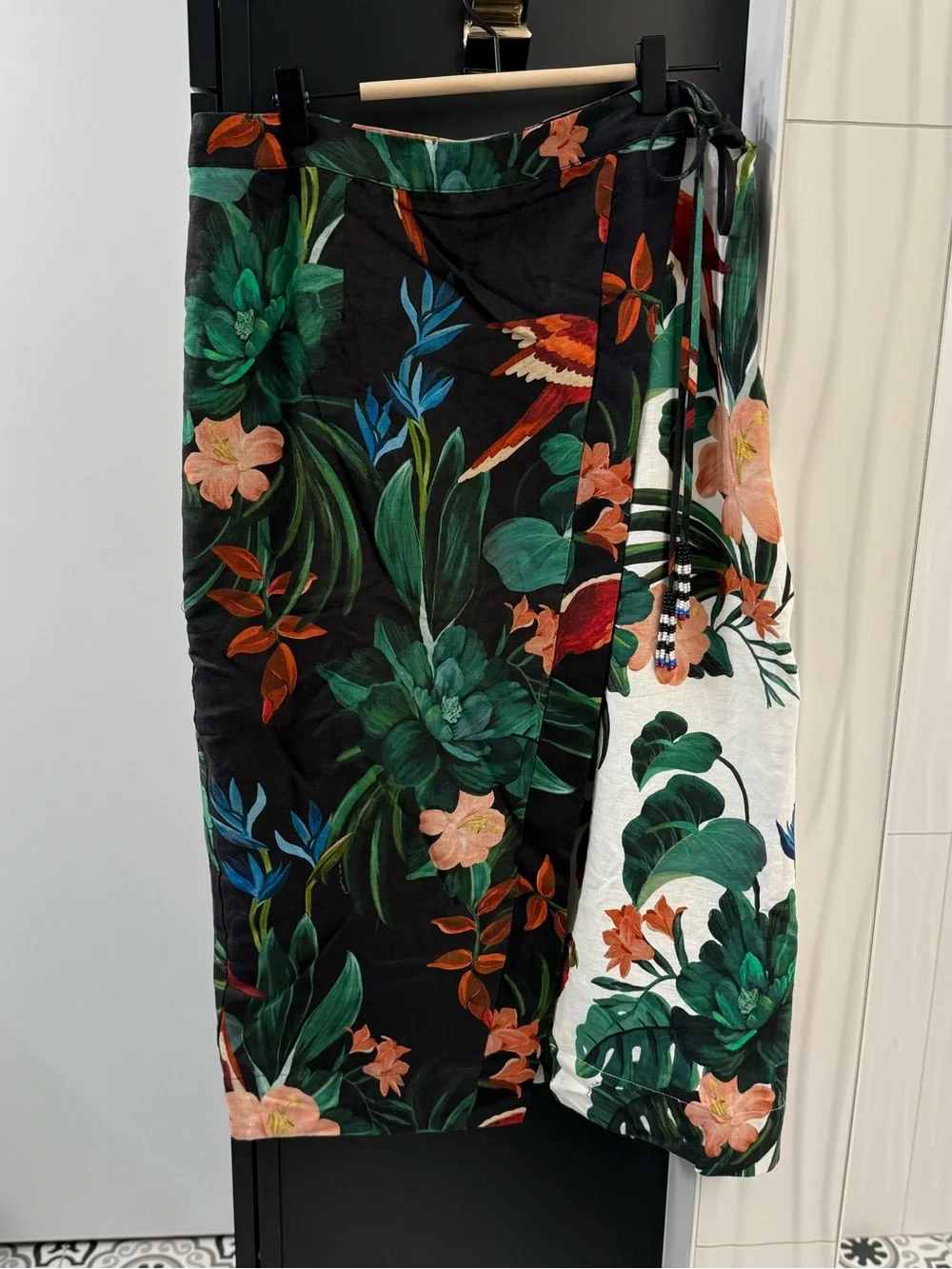 FARM Rio Mixed Midnight Macaw Fiesta Euroflax Midi Skirt